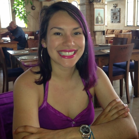 Meet your Posher, Gaby - Picture 1 of 1